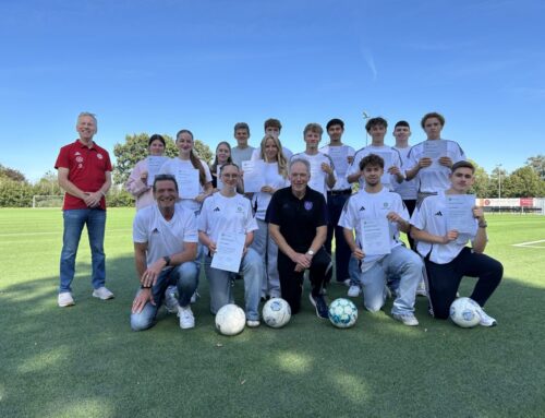 DFB-Fußball-Ausbildungsschule bildet 14 Schülerinnen und Schüler zu DFB Junior Coaches aus.