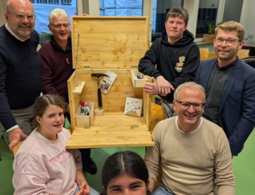„Mensch, das macht Spaß!“ – Schülerinnen und Schüler bauen bei Derix Werkzeugkisten