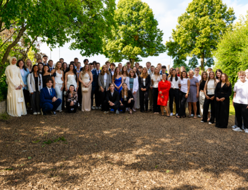 54 Schülerinnen und Schüler erwerben das Abitur